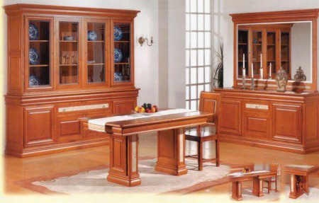 juego de muebles, vitrina con puertas en vidrio, vitrina con espejo y mesa para comedor en color miel, en roble desde $ 2.500.000